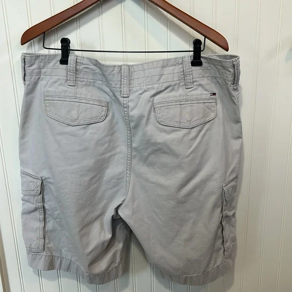 Tommy Hilfiger khaki cargo shorts size36 great condition super soft comfortable - Picture 2 of 14